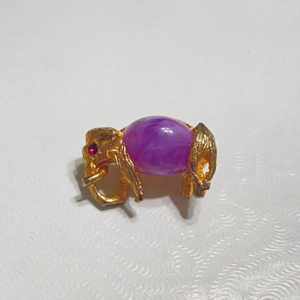 Gold (tone?) Elephant Jelly Belly Pin with Purple Stone